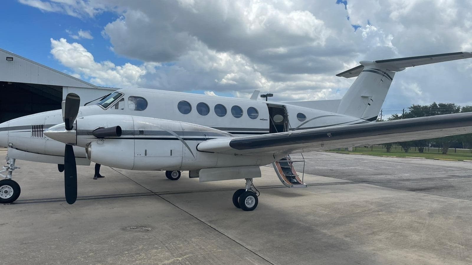 King Air 200 turboprop exterior